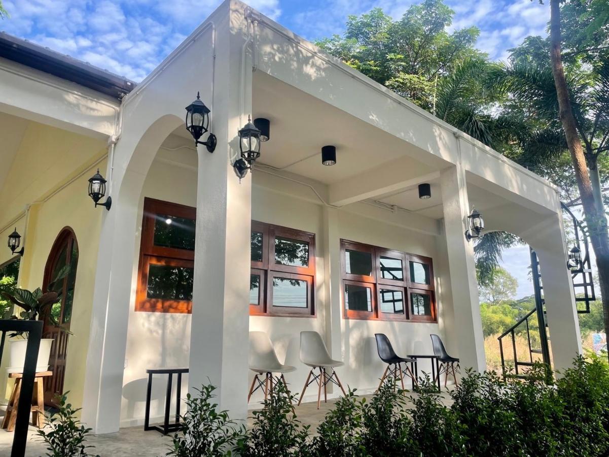 Rain Tree Cafe & Homestay Uthai Thani Exterior foto