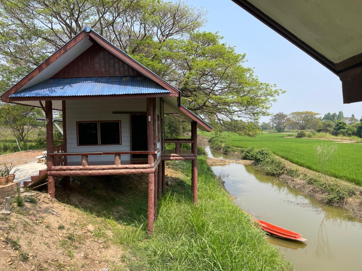 Rain Tree Cafe & Homestay Uthai Thani Exterior foto